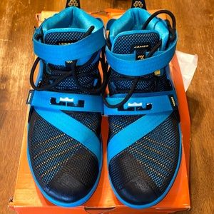 Nike Lebron Soldier IX Sneakers- Youth